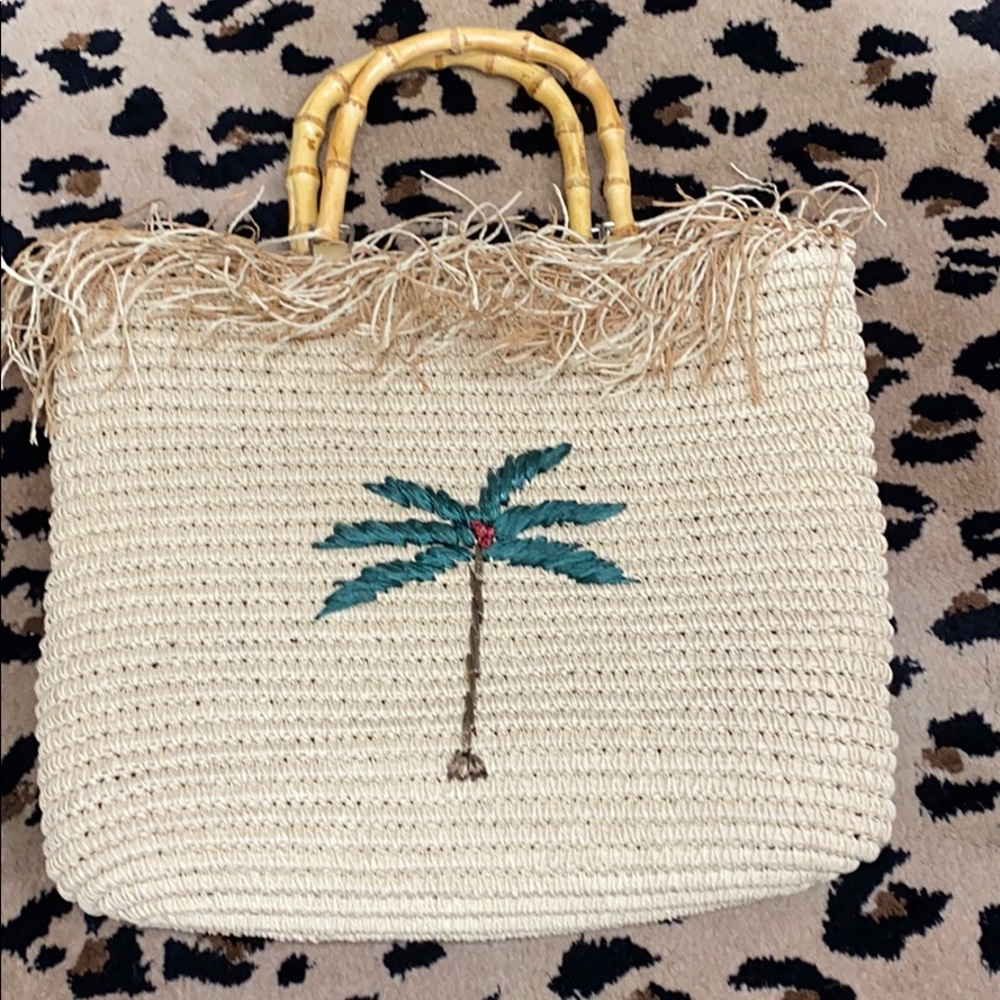 Straw beach bag with bamboo handles